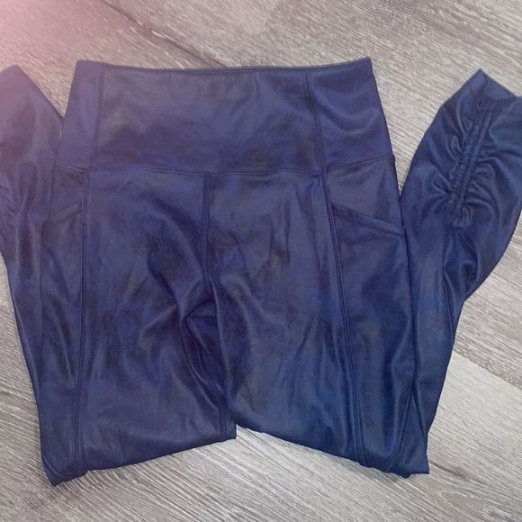 Zyia Distressed Blue Ankle Cinch Hi-Rise 7/8 24” size 4 EUC worn once - Picture 5 of 6